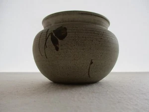 Mwdwl Welsh studio pottery bowl, plant decoration - Picture 1 of 9