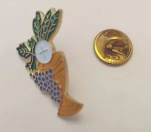 Broche prendedor vintage de cáliz con cruz y solapa de uvas cristianismo - Imagen 1 de 2