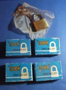 De colección 4 x Candado de Equipaje PUERTA de Latón y 3 Llaves Mini Cerradura Tamaño 30 mm NUEVO EN CAJA - Imagen 1 de 5