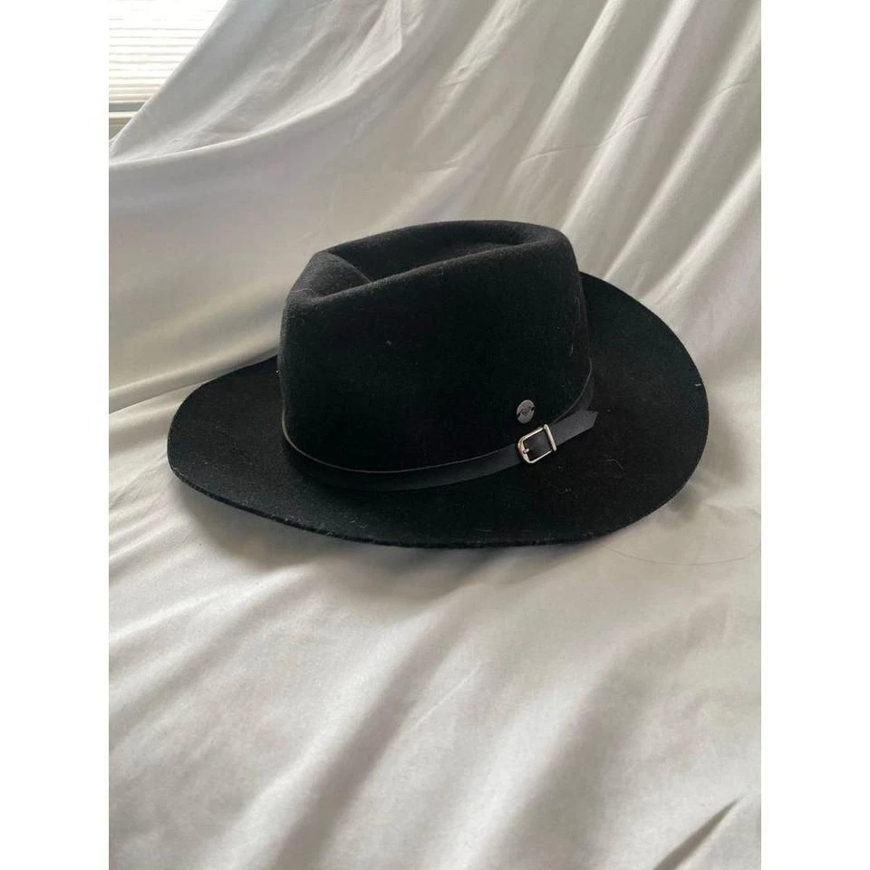 Elegante sombrero Roxy negro con hebilla de cuero Foto 1 de 4