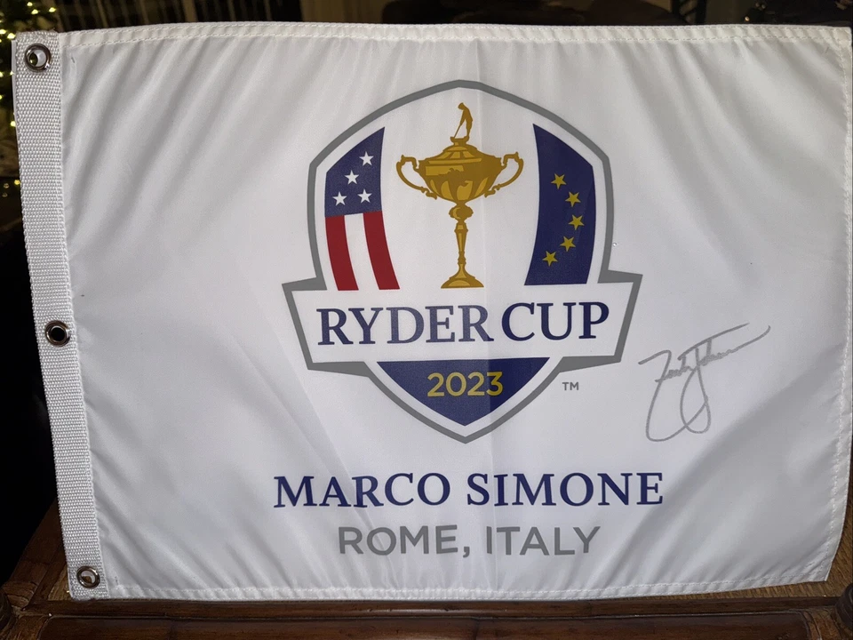 Bandera firmada por Zach Johnson 2023 Ryder Cup Marco Simone GC Foto 1 de 1