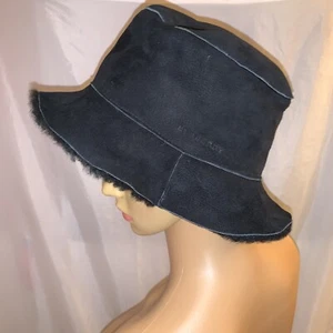 Pre-loved authentic BURBERRY black suede shearling bucket hat with box $699 - Picture 1 of 12