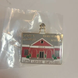 Vintage Little League emaillierte Anstecknadel Baseball 2004 Little League Museum Mitarbeiter - Bild 1 von 2