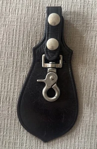 VINTAGE SAFARILAND 68 BELT KEEPER POLICE KEY RING HOLDER BLACK LEATHER - Picture 1 of 7