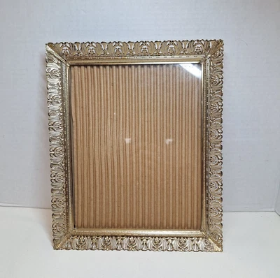 Marco de fotos ornamentado de metal tono dorado vintage 8x10 Hollywood Regency Foto 1 de 4