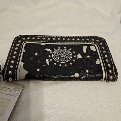 Cartera American West Negra Floral Tachonada Cuero Cremallera Alrededor Multi Bolsillo Nueva con Etiquetas Foto 1 de 4