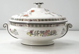 RARE VINTAGE WEDGWOOD KUTANI CRANE COVERED VEGETABLE / CASSEROLE 6 3/4" TALL NEW - Picture 1 of 6