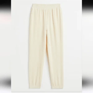 NWT H&M Ribbed Velvet Jogger Pants In Cream Size XL - Picture 1 of 11