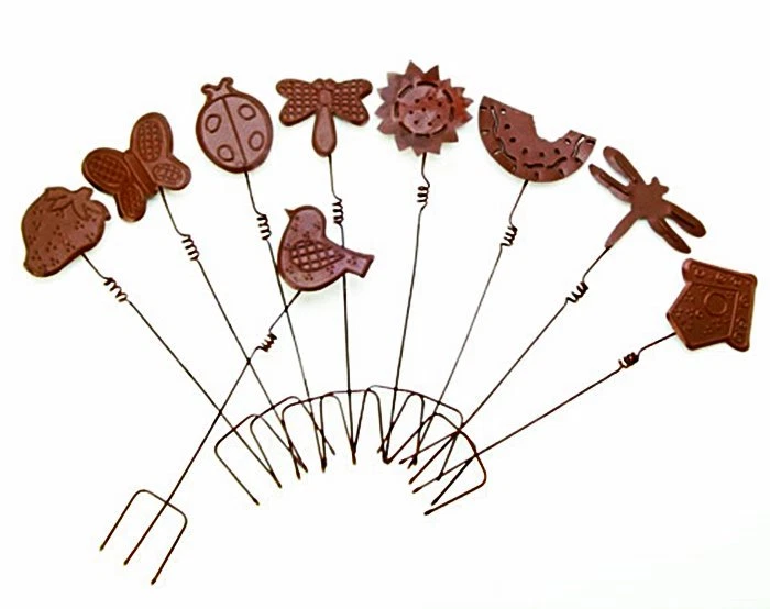 RUSTIC COPPER-LOOK METAL GARDEN STAKE PICK 11.5" PUNCHED & CUTOUT ASSRTD FIGURES - Image 1 of 1
