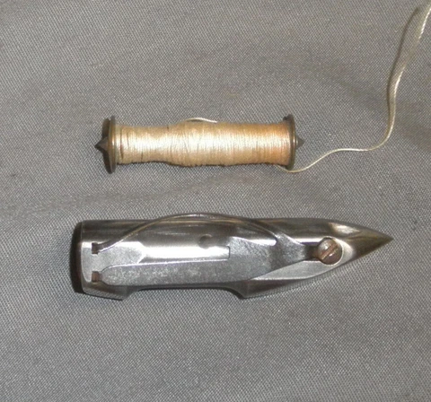 Antique Vintage Singer 27 28 VS2 127 128 Bullet Shuttle Case Bobbin 8301 TESTED Cover