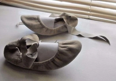 Nuevo Isabel Marant Paris ~ Arte para usar ~ Corbata de cuero beige planos de ballet ~ 38 Foto 1 de 4