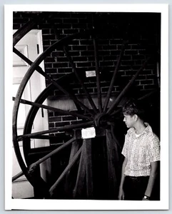 A young boy in the Midwest in the 1960s - Original 5"x4" Photo - Picture 1 of 1