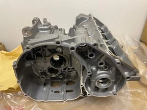 YAMAHA THUNDERCAT CRANK CASES YZF600R THUNDERCAT ENGINE CRANK CASES 4JH-15100-03 - Picture 1 of 7