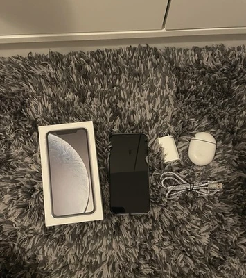 iPhone XR weiß 128GB - Ohne Simlock - Zustand: Sehr Gut - Mit OVP Earbuds - Bild 1 von 4