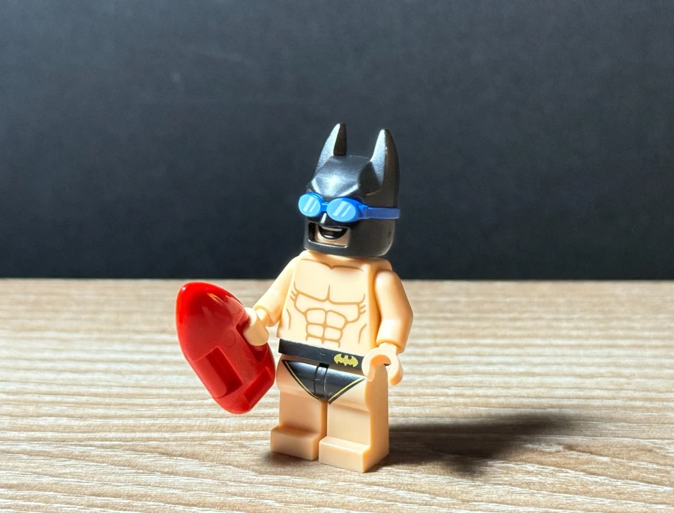 LEGO DC Super Heroes Traje de Baño Batman Minifigura con Flotante 71020 Foto 1 de 2