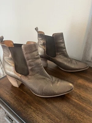 Botas Sundance Belem para mujer 41 botines de cuero dorado metálico cocodrilo sin cordones Foto 1 de 4