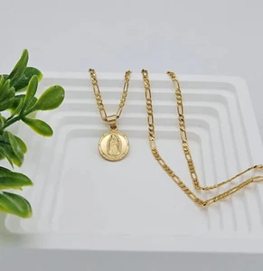 Gold Guadalupe Halskette, kleine Jungfrau Maria Halskette, 2,5 mm Figarokette - Bild 1 von 6