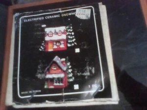 Elektrifiziertes Keramik Snowhome Weihnachtsdorf - Bild 1 von 6