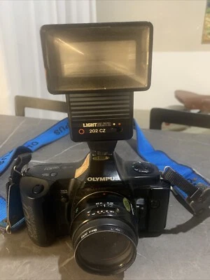 OLYMPUS OM 101 Power Focus Fotocamera Analogica Reflex & Manual Adapter.  - Immagine 1 di 4