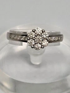 Grappolo floreale in oro bianco 9 kt con diamanti misura R (2,17 g) - Foto 1 di 10