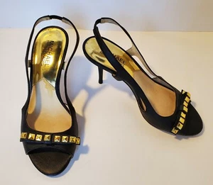 Michael Kors Damen-Pumps schwarz Leder Knöchelriemen 3,5" Absatz 3 mit goldenen Nietenschleifen - Bild 1 von 5