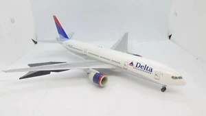 34466 HERPA WINGS / GERMANY / BOEING 777-200 DELTA AIRLINES N683DA 1/200 - Picture 1 of 3