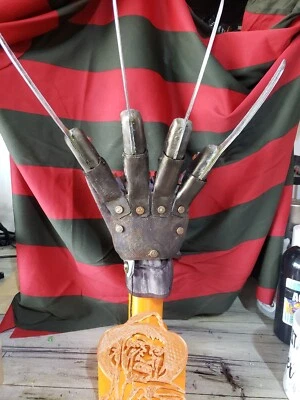 réplica guante freddy krueger Foto 1 de 4