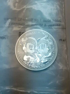 2024 Niue Disney Mickey & Minnie Christmas Coin BU 1 oz .999 Silver Certified  - Picture 1 of 3