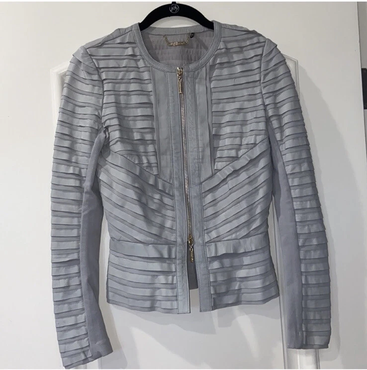 Hermosa chaqueta de cuero gris Marciano Foto 1 de 2