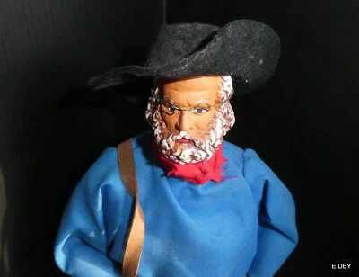 SANTON DE PROVENCE HABILLE ANCIEN SIMONE JOUGLAS HOMME à la sacoche - Photo 1/4