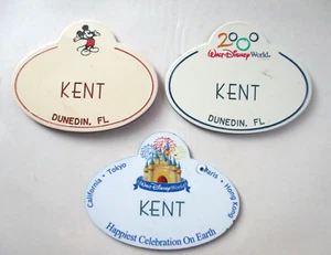 (3) DISNEY NAME TAGS - KENT, DUNEDIN, FL - 2000 DISNEY WORLD, MICKEY, HAPPIEST - Picture 1 of 2
