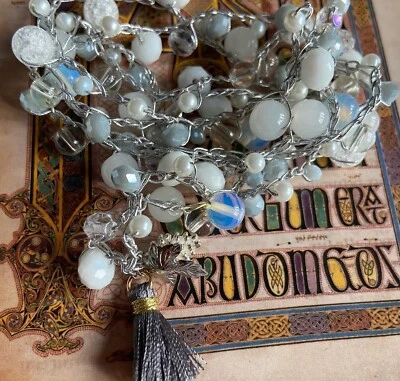 Collana Uncinetto, Cristalli, Pietre Dure, Simil Perle, Nappina, Pigna, Argento - Immagine 1 di 3