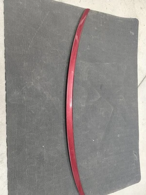 Alerón labial trasero para maletero Volkswagen Passat 2012-2018 561827948 usado OEM rojo Foto 1 de 4