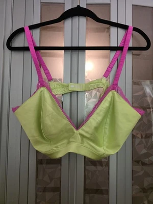 Bralette verde satinado con encaje rosa talla XL de Parade Foto 1 de 4