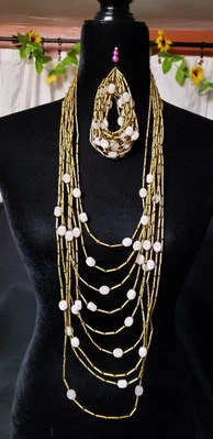 Brazalete elástico a juego Chico's de 19 pulgadas de imitación de cuarzo rosa con cuentas de tubo de oro y Foto 1 de 4