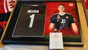 Trikotrahmen Manuel Neuer Limitiert Signiert FC Bayern München NEU & OVP - Bild 1 von 6