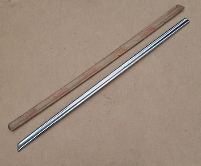 1949 1950 Plymouth Special Deluxe P18 P20 Nuevo de Lote Antiguo MoPar Puerta Delantera Izquierda Moldura Foto 1 de 4