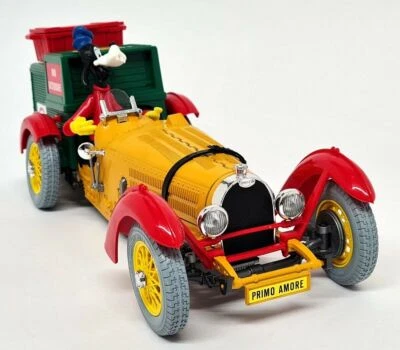 Burago 1/18 - Pippo Goofy Dingo Walt Disney In Bugatti Yellow 8005 Diecast Car - Image 1 of 4