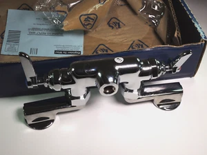T&S Brass B-0340-LN B-0340-Ln, Rubinetto base rigida doppia dispensa, montaggio a parete - Foto 1 di 4