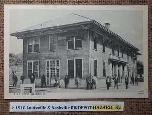 c 1918 Louisville & Nashville RR DEPOT HAZARD, Ky. POSTCARD LITHO DOUBLE TONE WB - Imagen 1 de 2