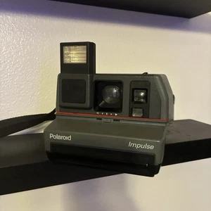 Vintage Polaroid Impulse 600 Plus Instant Camera - Picture 1 of 6
