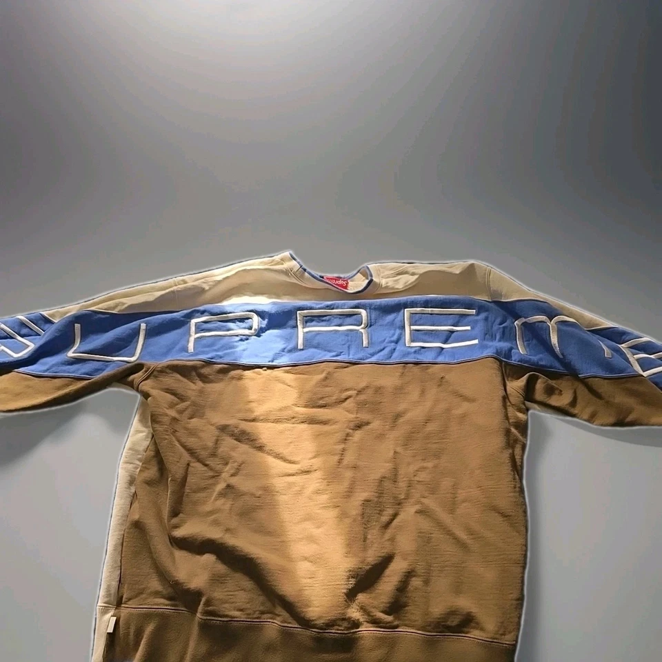 Logotipo Supreme cuello redondo bordado en espalda y mangas Foto 1 de 4