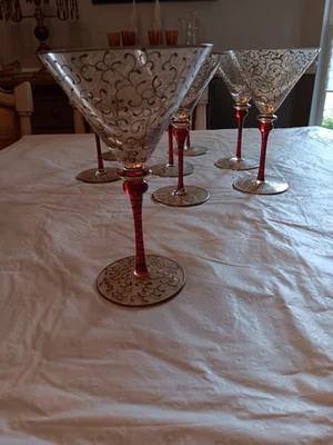 Copos Pier 1 Rioja rubi vermelho e dourado pergaminho Martini. Conjunto de 8 - Imagem 1 de 4