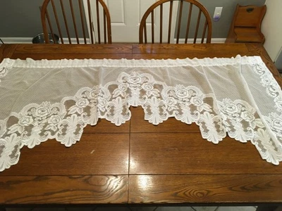 Bonita cortina blanca de encaje para ventana 68x32 en el punto más largo Foto 1 de 4