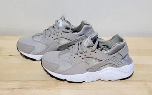 NIKE HUARACHE RUN BOYS SPANDEX CASUAL COBBLESTONE - WHITE - BLACK AUTHENTIC SZ 6 - Picture 1 of 9