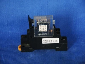 Relé Omron G7T-112S con base - Imagen 1 de 3