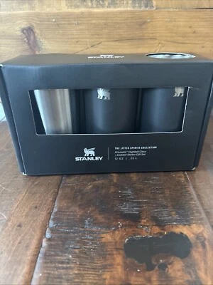 Nuevo Juego de Coctelera y Vidrio Highball Prismático Colección Stanley The Lifted Spirits Foto 1 de 4