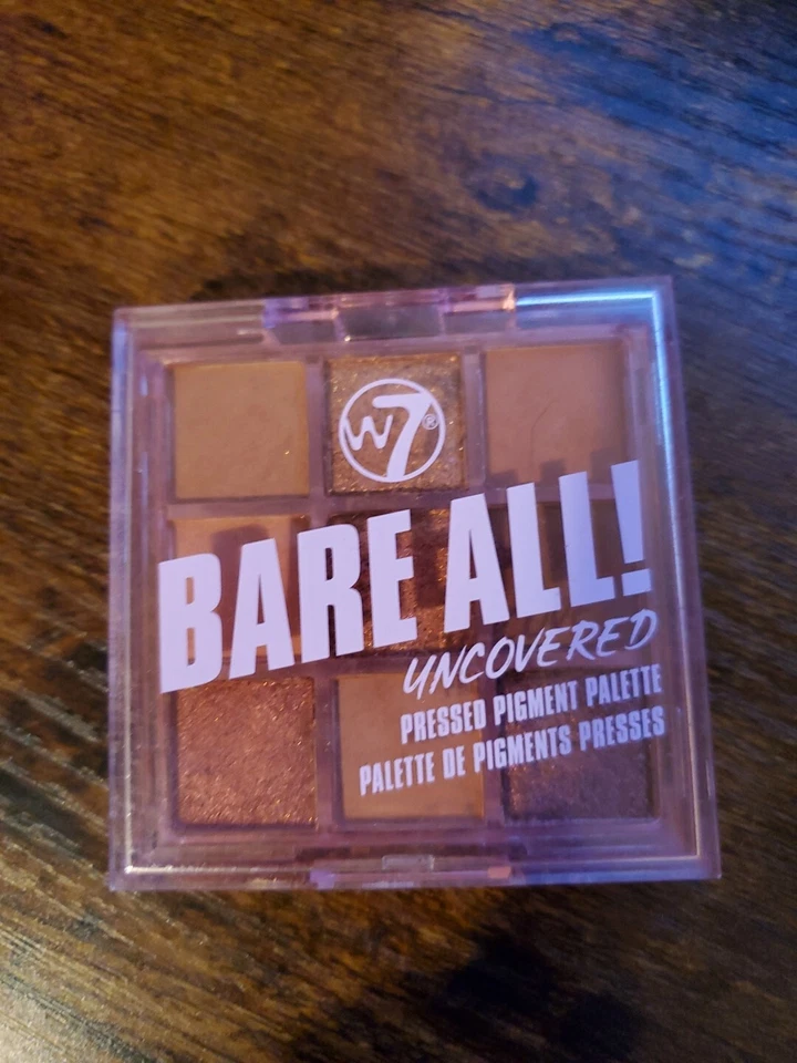 W7 Cosmetics ~ Paleta de sombras de ojos con pigmento prensado desnudo todo descubierto. Foto 1 de 3