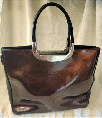 Cartera de mano Beijo púrpura profundo laterales negros y asa plateada 12x9,5x4 pulgadas Foto 1 de 4