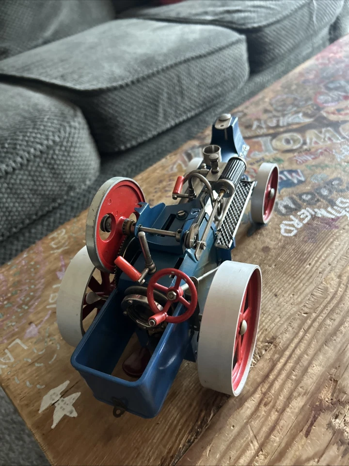 WILESCO D-365 TRACTOR - Image 1 of 4